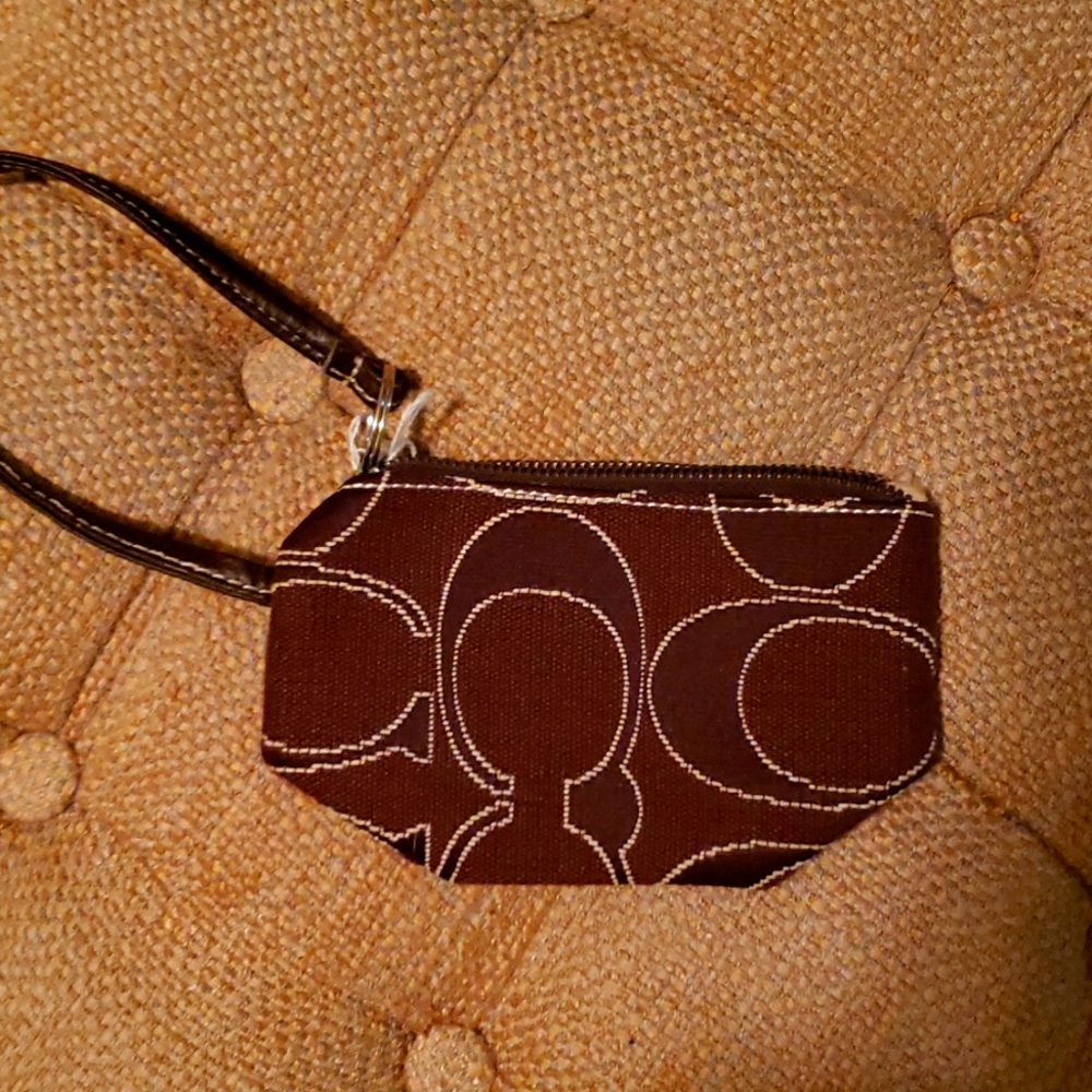 Coach wristlet change purse in superb condition!